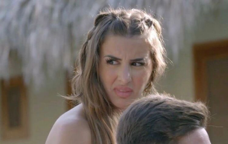 #LaIslaDeLasTentaciones13 #tentaciones13
Españita viendo lo falsa, hipócrita, mala, mentirosa y serpiente que es Laura con su novio