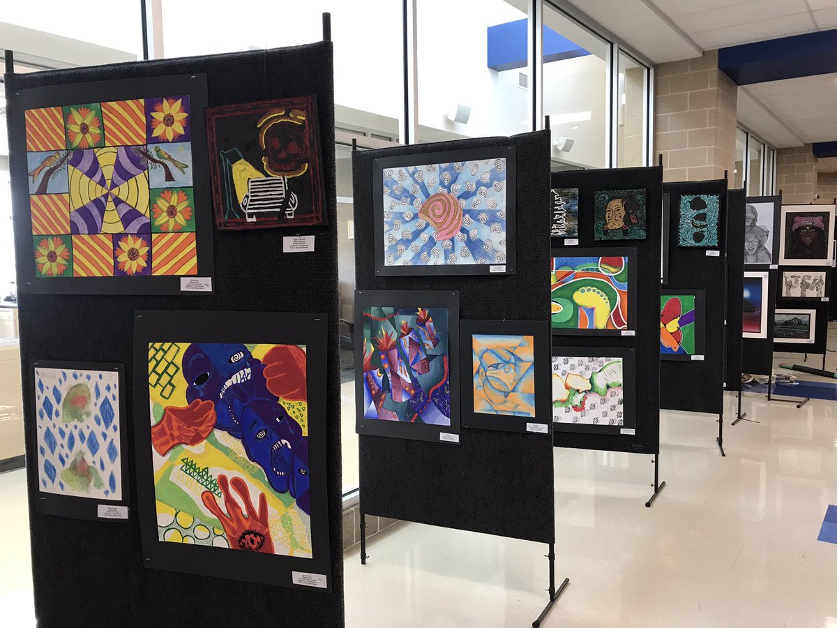 ValsArtClass's tweet photo. Setting up for Artfest!!!! #northsidefinearts #NorthsideForAll https://t.co/uLNjBFdpt2
