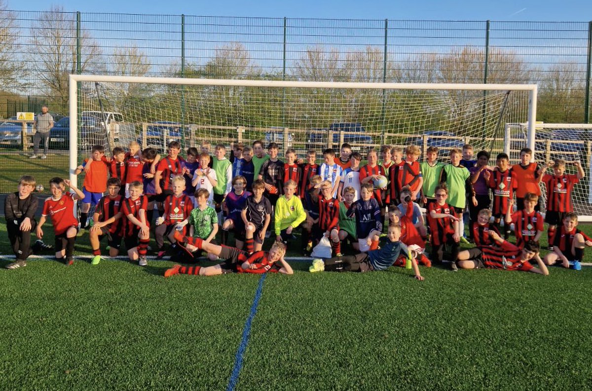 Good evening from our U11 teams - blue 🔵 green🟢, red 🔴 and black ⚫️! 

This was taken earlier tonight at <a href="/tweetswchs/">Saffron Walden County High School</a> after their weekly training session on our 3G AGP.

And the 🌞 made its 2023 debut! ⚽️

#youngbloods #communityclub 

<a href="/SWTFootballClub/">Saffron Walden Town FC</a> <a href="/swpsgfc/">Saffron Walden Community Girls FC</a> <a href="/SaffronApparel/">SaffronApparel</a>
