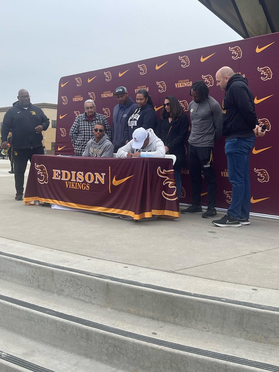 It’s 🅾️fficial! I’m a Cardinal #SoarHigher <a href="/Coach_Schaef/">Jake Schaefer</a> <a href="/TommyZagorski/">Tommy Zagorski</a>