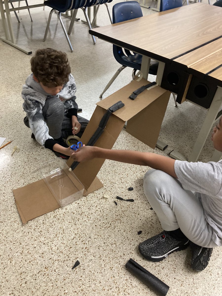 Tekkinheels's tweet photo. Bright and early we are getting our spring break cobwebs cleared out with a little engineering design sprint. #collaboration #STEM #SEP #solreview https://t.co/aMqMKGWl1x