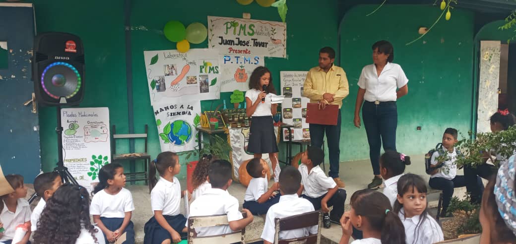 Cbit_JJTovar's tweet photo. Cumpliendo orientaciones del @MPPEDUCACION desde G.E. Pbro JJ TOVAR, se realizó con éxito la celebración del XIV Aniversario PTMS Todos Manos a la Siembra junto a nuestros estudiantes de la Patria. #TutorCBIT presente. @fundabitguaric2 @_LaAvanzadora @Fundabit_ @NicolasMaduro https://t.co/Ao5XMQyqw3