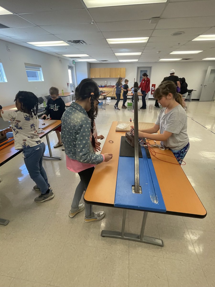 P2Moss's tweet photo. Great day learning!@RedeemerOCSB #pulleysandgears #science @ocsbstem @scitechmuseum https://t.co/zrUh292zkU