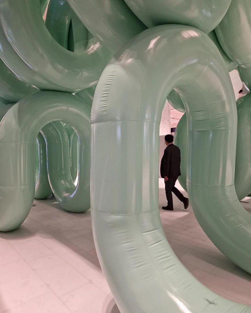 MesmerizeD_it's tweet image. “Waterfall arches” installation by Cyril Lancelin @town.and.concrete

Visit: mesmerized.it

#masterdesigner #design #designmaster #designer #designinspiration #installation #structure #structures #maze #inflatable #daegu #store #southkorea