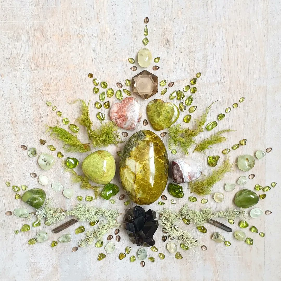 LisaShambrook's tweet photo. #CrystalGrid to Nurture, Heal, & Love 💚
#SmokyQuartz grounding, protection, & strength. #GreenOpal a healing stone that harnesses the abundance of nature. #LagunaLaceAgate focus, strength, & healing. #Prehnite #Epidote nutures & soothes, #Peridot healing light & love. https://t.co/TK2bd8gmnu