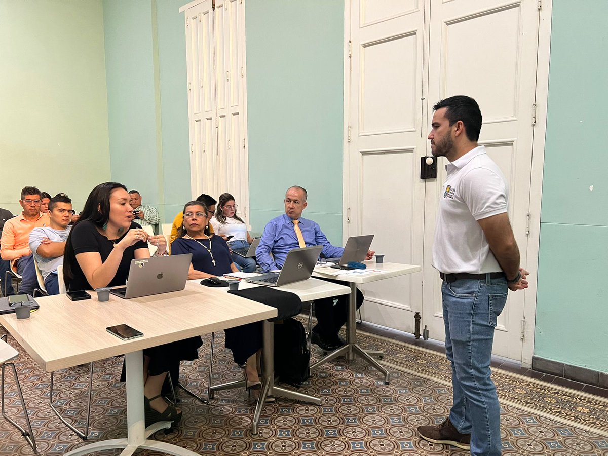 MayaRodriguezC's tweet photo. Presentamos ante el Consejo Territorial de Planeación (CTP), representantes de los cucuteños en temas de planeación del desarrollo, los avances de nuestro Plan de Desarrollo Municipal ‘Cúcuta 2050, estrategia de todos’. 

#DiciendoYHaciendo

@laopinioncucuta @QhuboCucuta https://t.co/PHVyC7JWr9