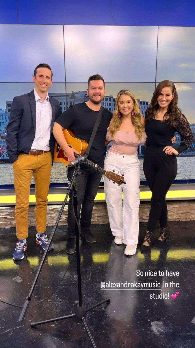 SamBaumananas's tweet photo. Whewwwww talk about talent!
DO NOT miss the chance to catch @_alexandrakay live TONIGHT at #DistrictLive https://t.co/KfO4cLVy1h