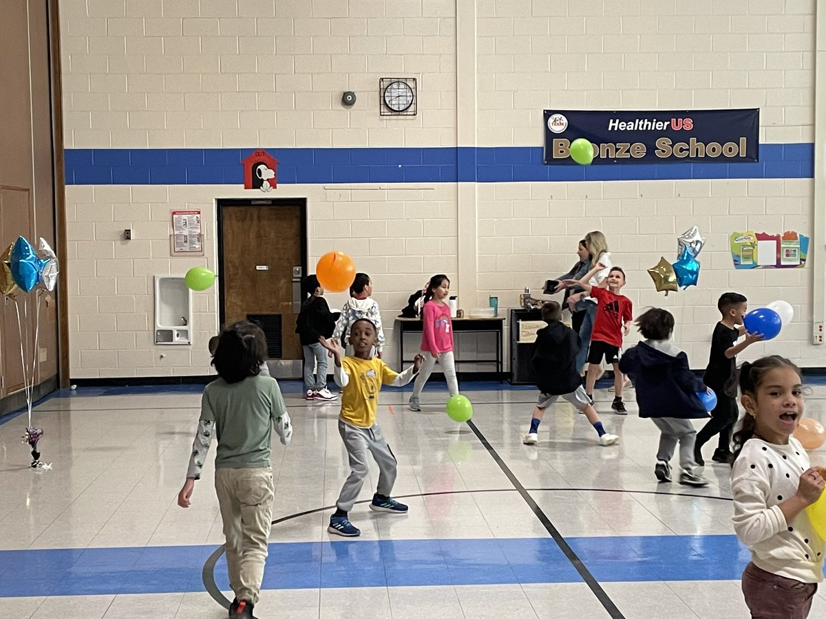 Ms_Cali_OB's tweet photo. Thank you to our amazing PTA for our first grade dance party! I think they enjoyed getting to silly string the principal best! @McDivittSchool https://t.co/MkQHXFWL8a