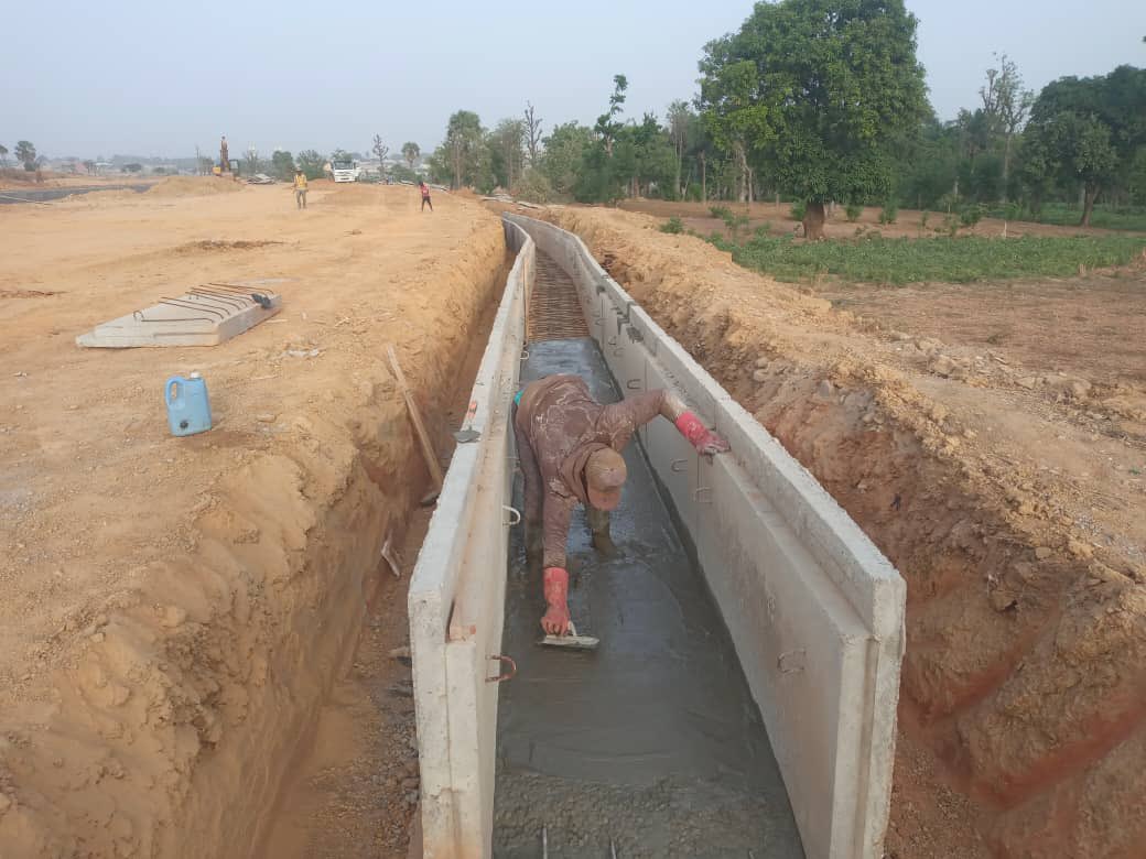 Dualisation of Rabah road from Arewa house to rigasa train station with overpass at Arewa house and Underpass At Nnamdi Azikwe byepass by @CCECCKADUNA #KadunaUrbanRenewal Item of work: Continuation of Drainage works at NDA.