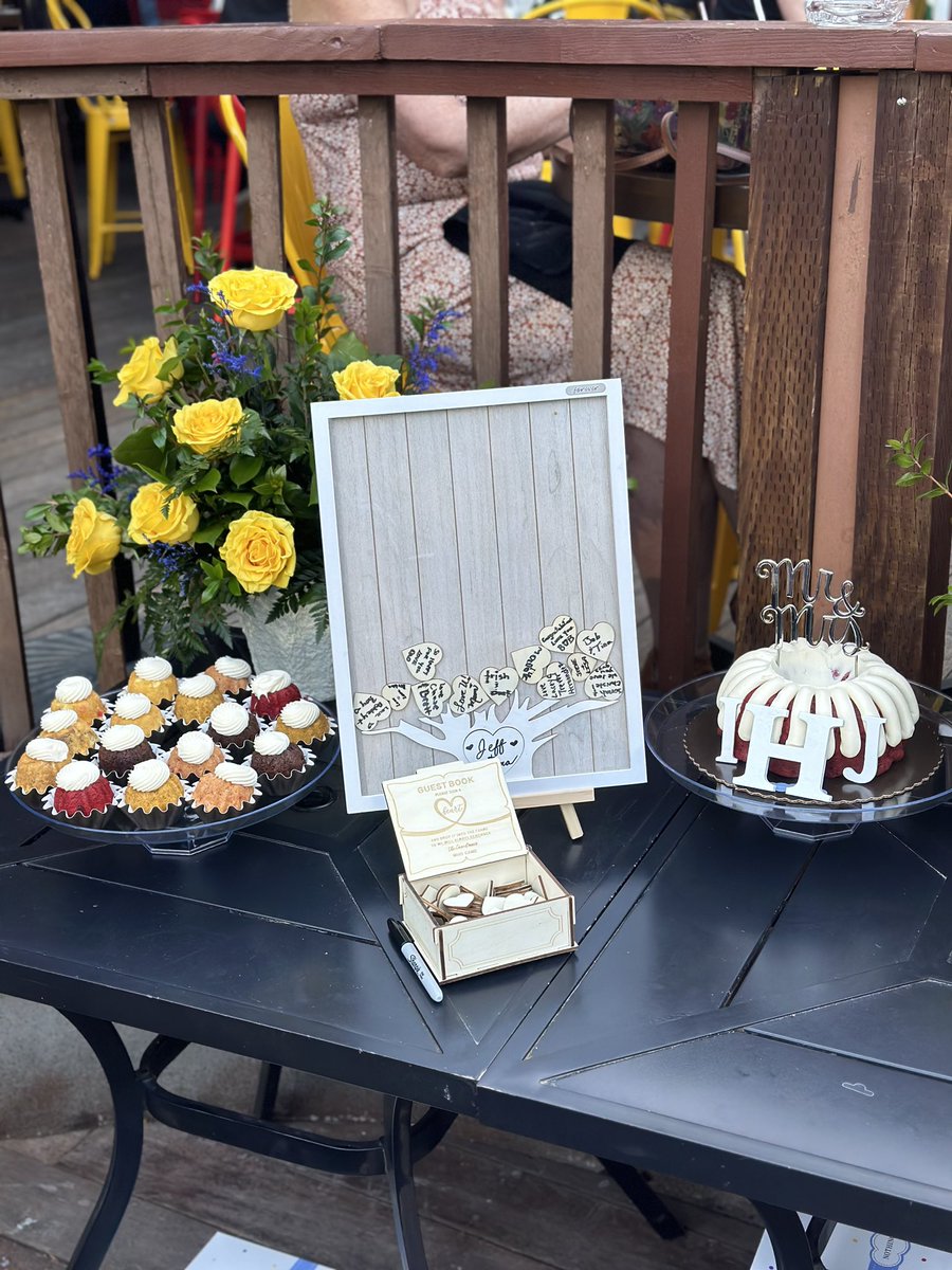 CncharliesLV's tweet image. Beautiful wedding weekend!✨🥂 #carlosncharlies #lasvegas #privateevents