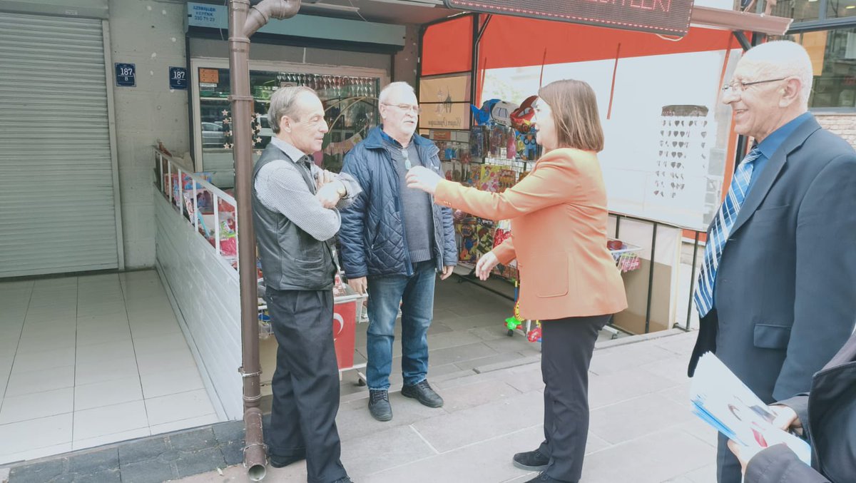 gulumser_birol's tweet photo. Bugün Keçiören ilçemizde saha çalışması yaptık. Esnafın dertlerini dinledik. Çözüm önerilerimizi anlattık. 14 Mayıs için umutlu bekleyişe şahit olduk. Akyurt ilçesinde Güzelhisar Dayanışma derneğinin düzenlediği iftara katıldık. Birlikte, #MilletTarihYazacak 
@meral_aksener 
@KoyluogluFaruk