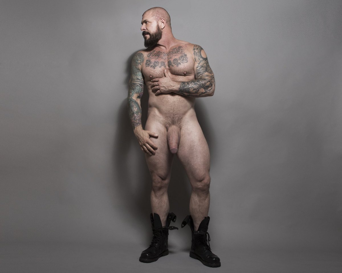 ROCCO (@RoccoSteeleNYC) on Twitter photo 2023-04-17 20:43:58 #thighs. 