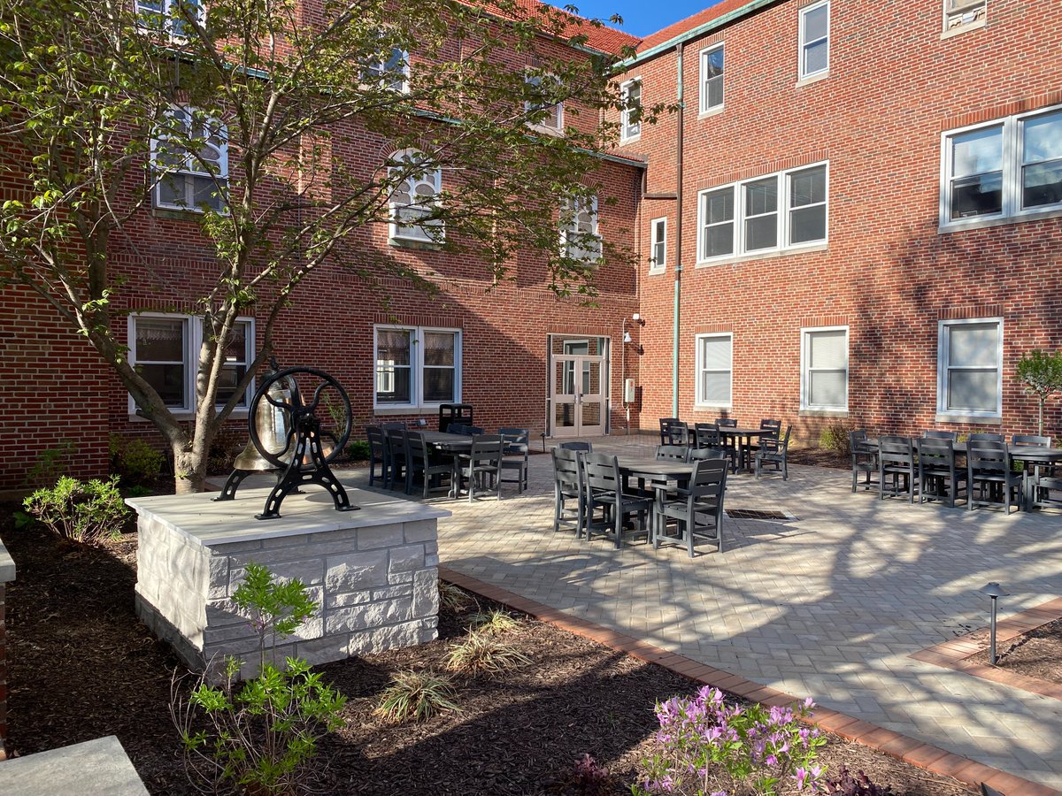 UrsulineSTL's tweet photo. We think we can all agree, Spring has sprung on campus! ๐๐ธโ๏ธ
#SpringonCampus #SpringTime #UrsulineSTL https://t.co/OgmXQKfKM4