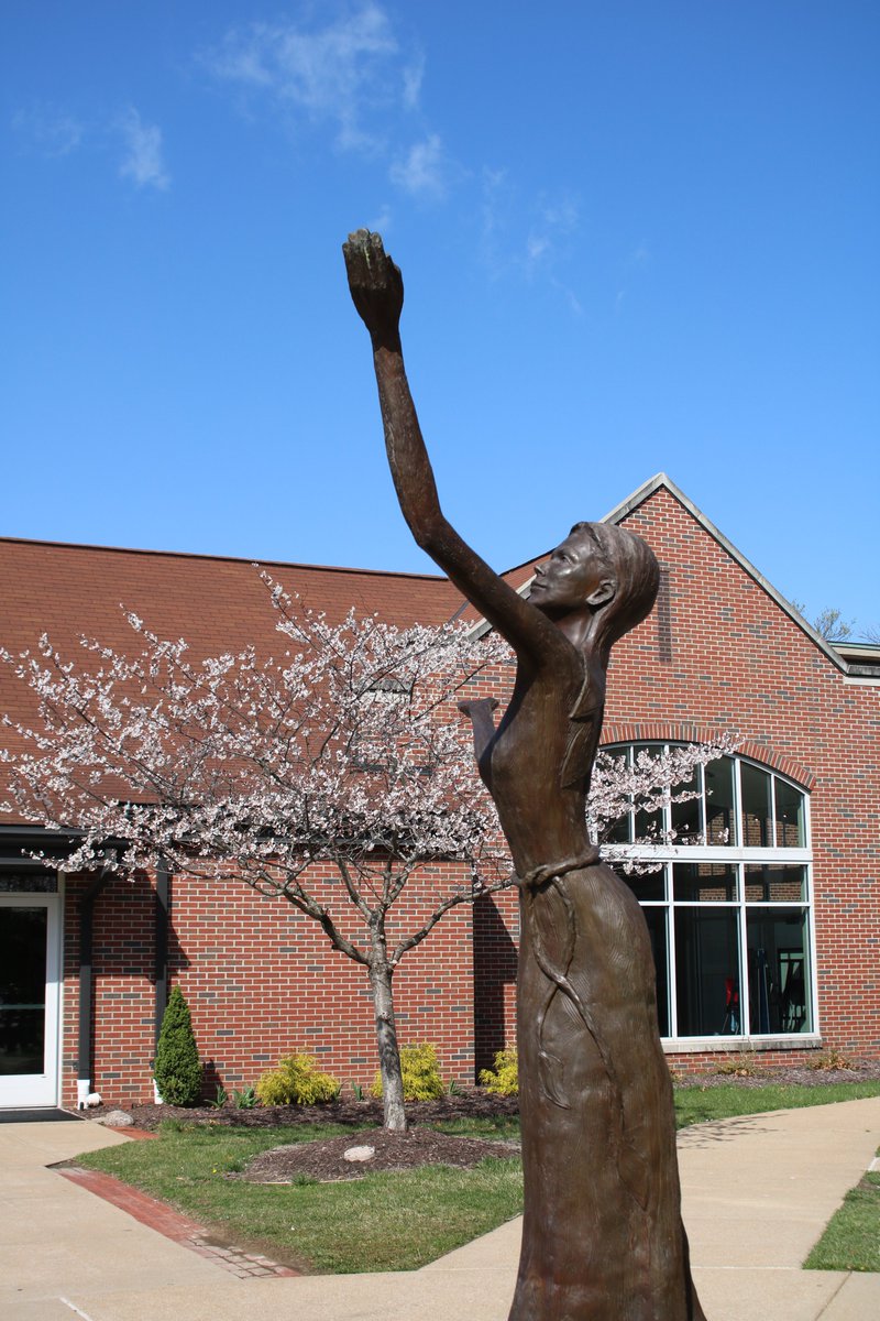 UrsulineSTL's tweet photo. We think we can all agree, Spring has sprung on campus! ๐๐ธโ๏ธ
#SpringonCampus #SpringTime #UrsulineSTL https://t.co/OgmXQKfKM4