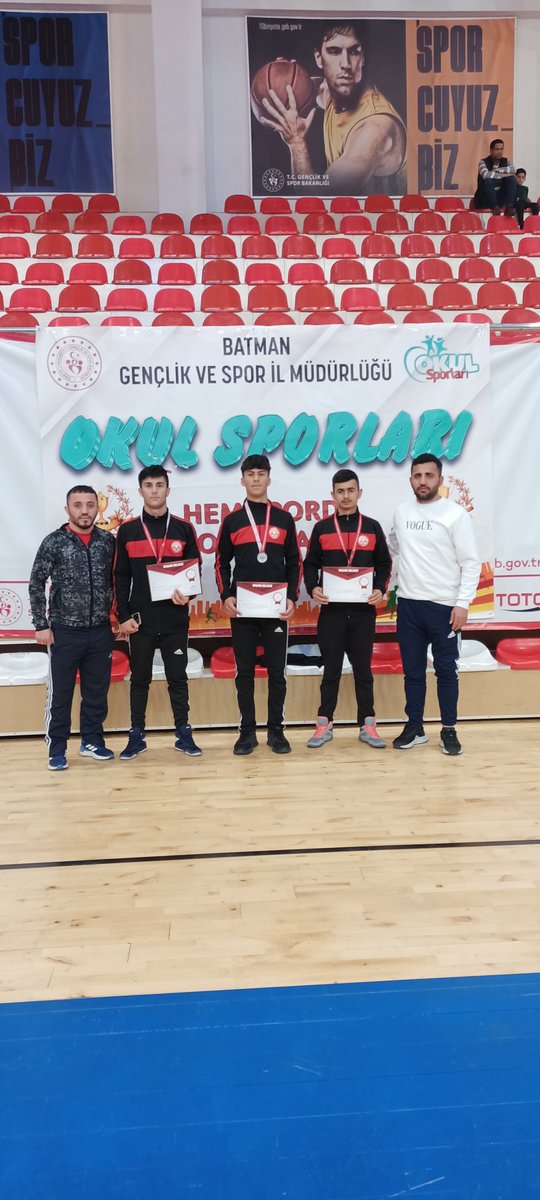 Hakkari_gures's tweet photo. 📍14-16 Nisan 2023 tarihinde Batman ilinde düzenlenen Okul Sporları  Grekoromen Güreş Grup Müsabakalarında derece yapan sporcularımız tebrik eder başarılar dileriz.@idrisakbiyik @Sefer_Ozatak @30Emin_YILDIRIM
@sabridemir30 @sereferoglu46 https://t.co/lmx0Qpm3VX