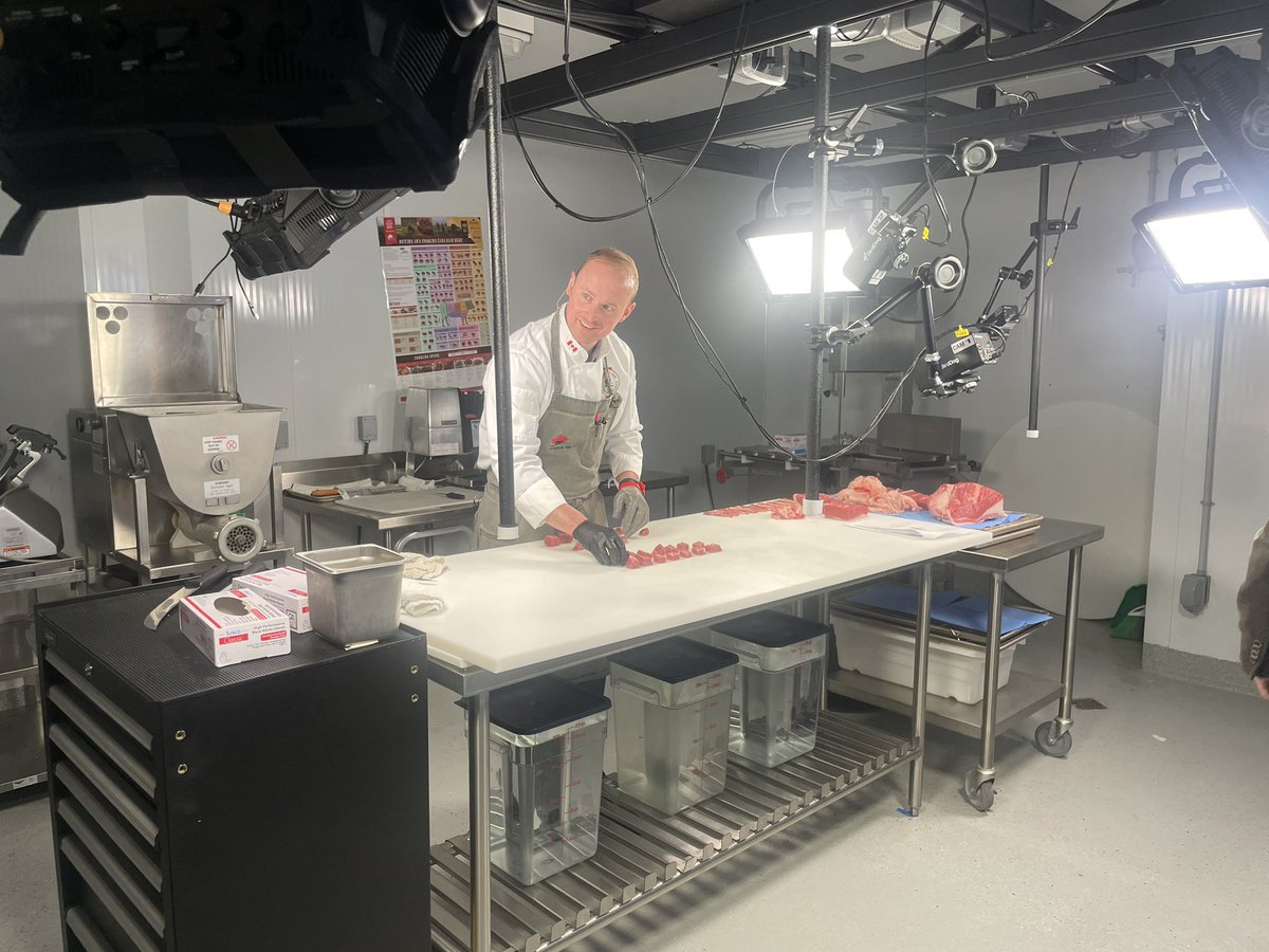 The coolest most high tech meat workspace I’ve ever seen! Canadian Beef Centre of Excellence is an AMAZING asset for our industry!
#CdnBeef #CanadianBeef #AgTech