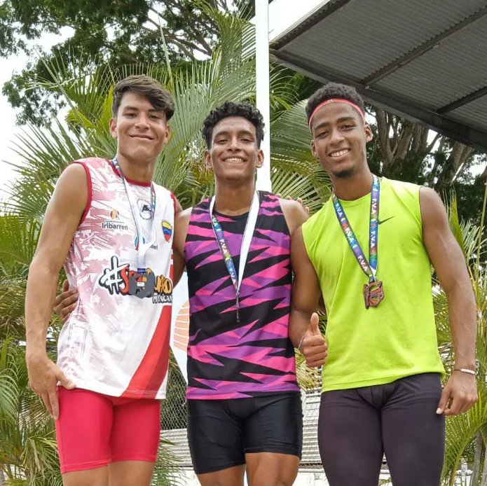 idelaraoficial's tweet photo. #AlmasDeCampeones 💪🏼

274 puntos otorgaron la victoria al estado Lara en el Campeonato Nacional U20 seguido de Carabobo y Distrito Capital. 

Felicidades al talento guaro! 🔥

#SomosDeporte #SomosEquipo https://t.co/K8x2dLoRJF