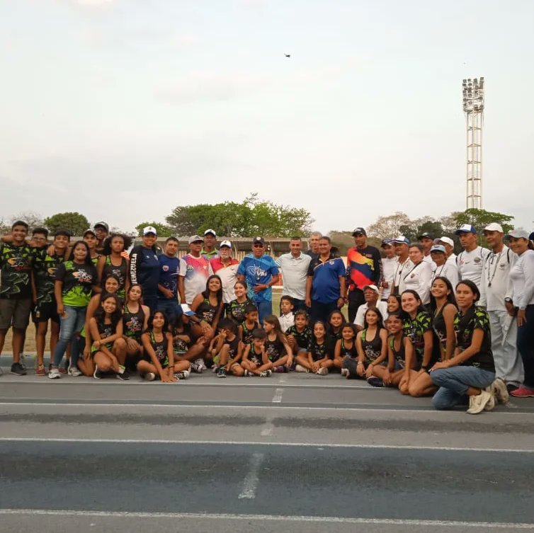 idelaraoficial's tweet photo. #AlmasDeCampeones 💪🏼

274 puntos otorgaron la victoria al estado Lara en el Campeonato Nacional U20 seguido de Carabobo y Distrito Capital. 

Felicidades al talento guaro! 🔥

#SomosDeporte #SomosEquipo https://t.co/K8x2dLoRJF