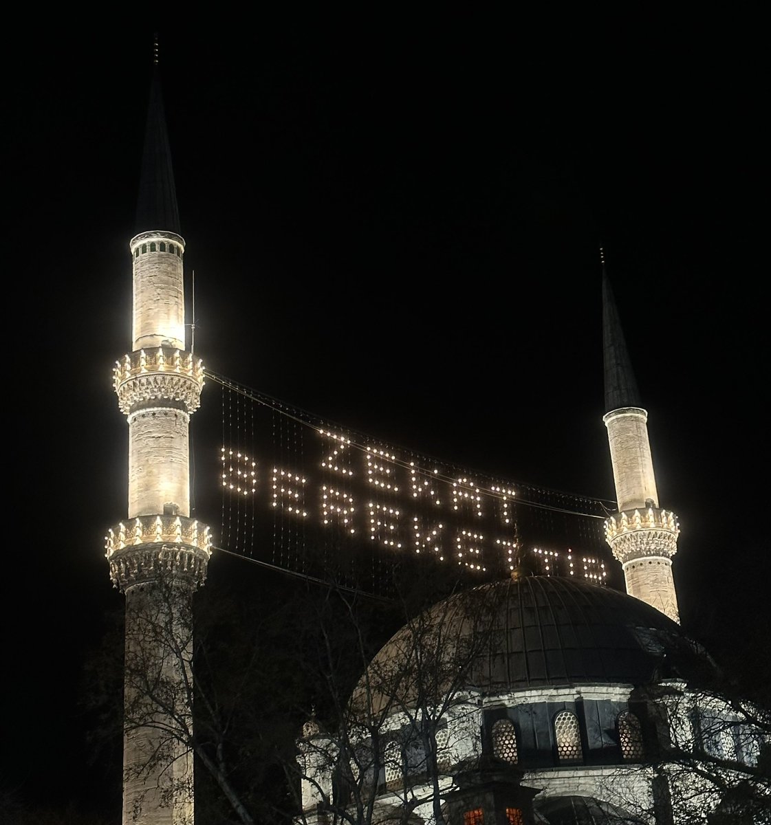 Kadir Gecemiz mübarek olsun. 🤲🏻🤍
#eyüpsultancamii