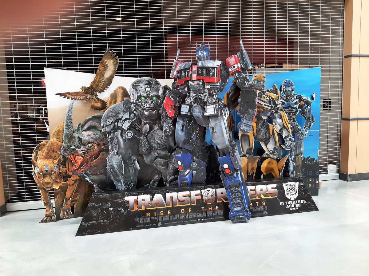 Weebot's tweet image. Someone stole Arcee.