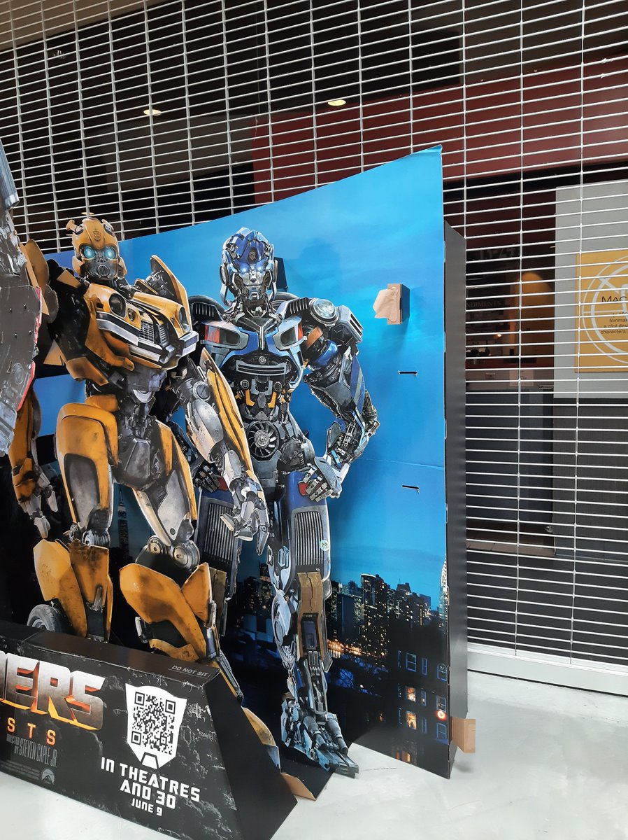 Weebot's tweet image. Someone stole Arcee.