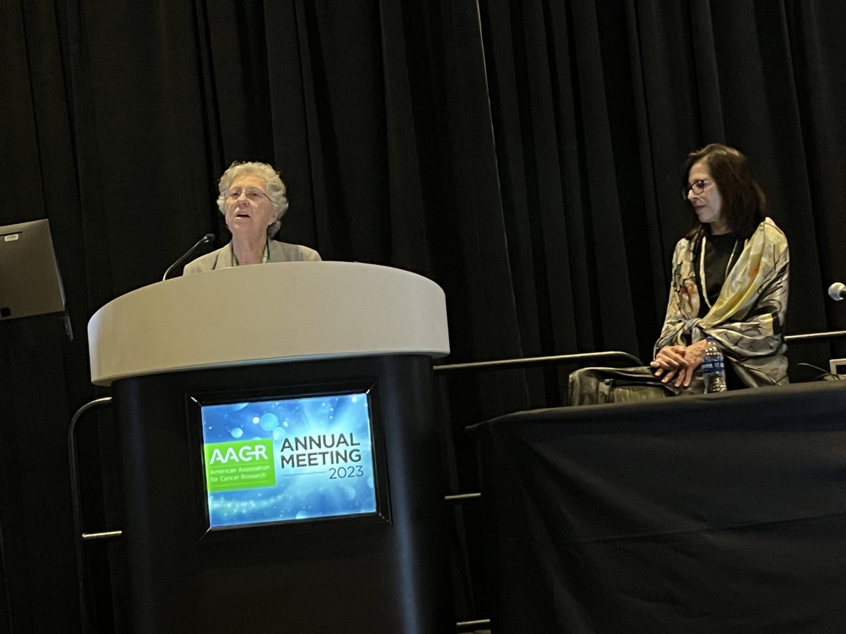 EladSharonMD's tweet photo. Here, we have incoming @AACR President #PatLorusso of @Yale awarding #LizJaffee of @HopkinsMedicine the @MargeFoti award! Exciting to hear this talk and hear from these extraordinary leaders!! https://t.co/wnaX80coGL