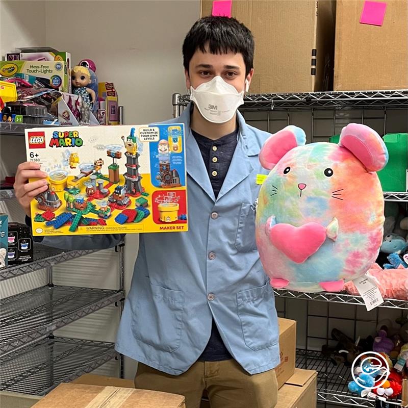 seattlechildren's tweet photo. Happy #VolunteerAppreciationWeek! This week is a time to honor and thank our volunteers for their commitment and compassion toward patients, families, staff and the community. Thank you, Seattle Children’s volunteers! 🧡 #HCVolunteerWeek https://t.co/aWm9x0aQPe