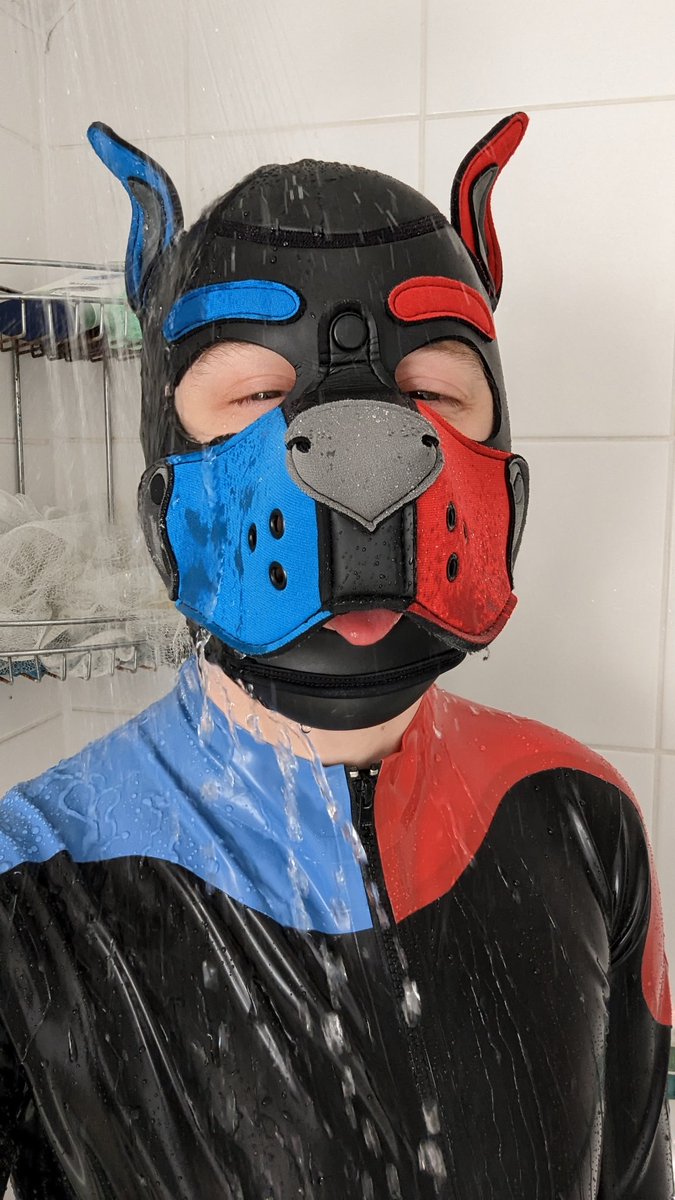 Haven't posted in a while.... So here yah go. Tried the more "scally lad" look. Will definitely be wearing it to events 🐕🐶