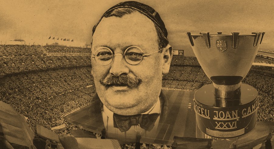 En 1934 en Barcelona se realiza un homenaje póstumo a Joan Gamper. La "calle crisantemos" pasa a llamarse 'carrer de joan gamper'. En 1939, tras imponerse la dictadura, las autoridades franquistas la quitan y vuelven a poner "calle crisantemos"