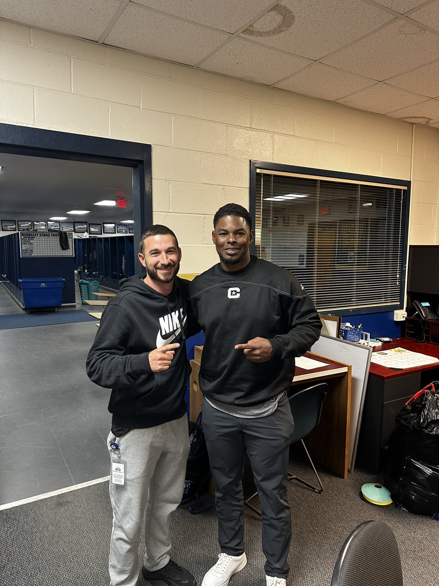 CoachJoshJones1's tweet photo. All love at Berkeley HS with my guy @elodge4 !! https://t.co/rK8idb5dYg