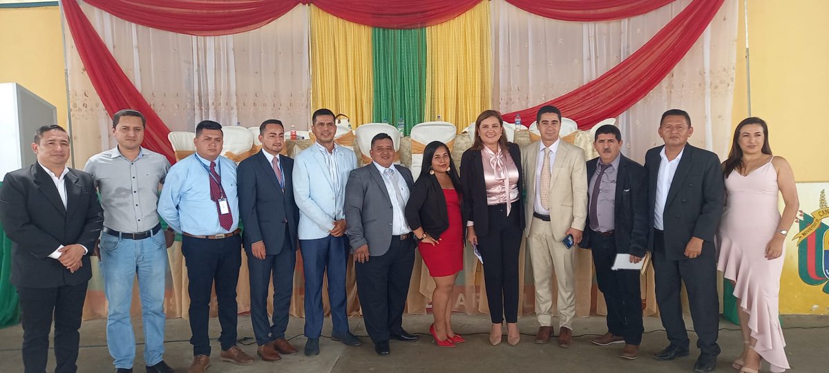 #ElOro | Durante la ceremonia de parroquialización de Chacras (Arenillas), CNEL EP recibió un reconocimiento por el trabajo ejecutado para mejorar la iluminación y el sistema de distribución eléctrica. 
El Administrador ratificó compromiso de trabajar junto a autoridades locales.