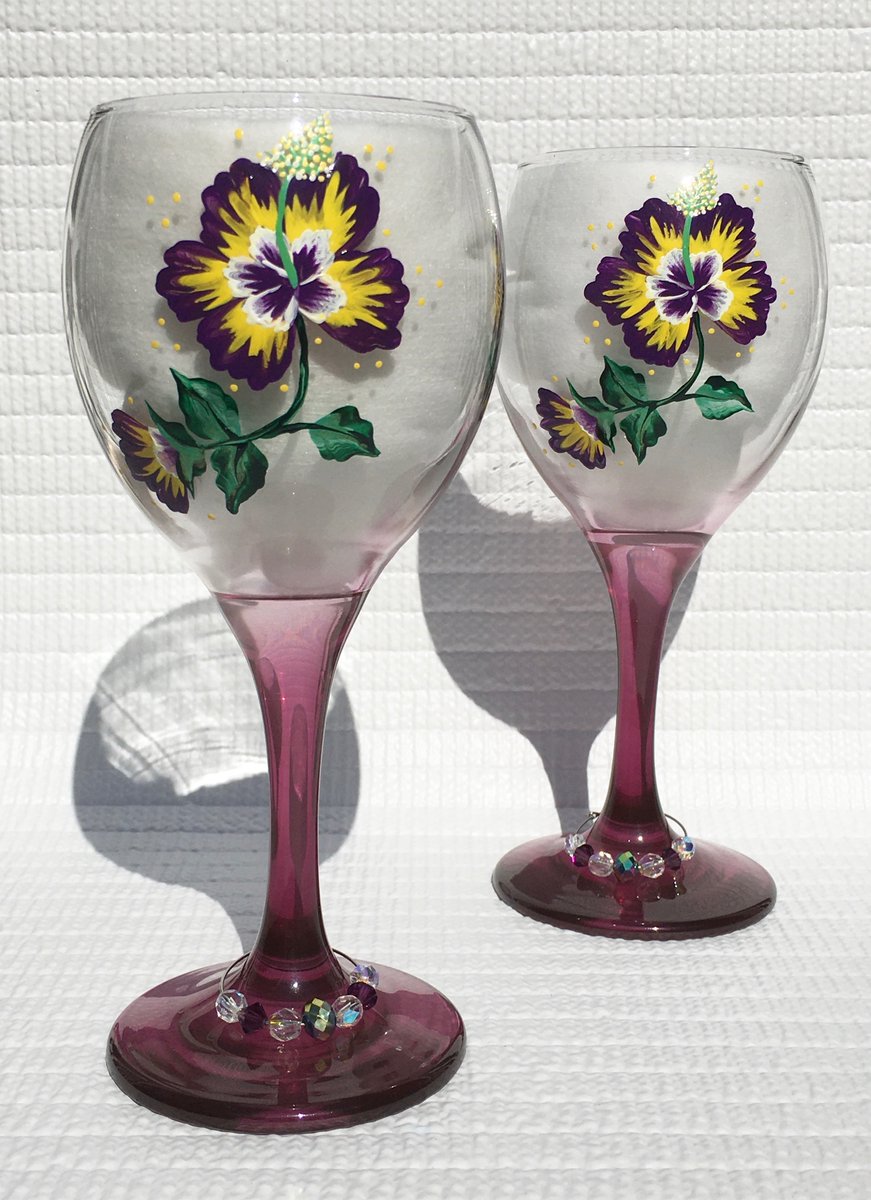 ipaintitpretty's tweet photo. https://t.co/PEoXuonGYT #wineglasses #purpleflowers #mothersdaygifts #SMILEtt23 #giftsformom #art #handpaintedglass #etsy #EtsyHandmade https://t.co/H62AGmOeNO