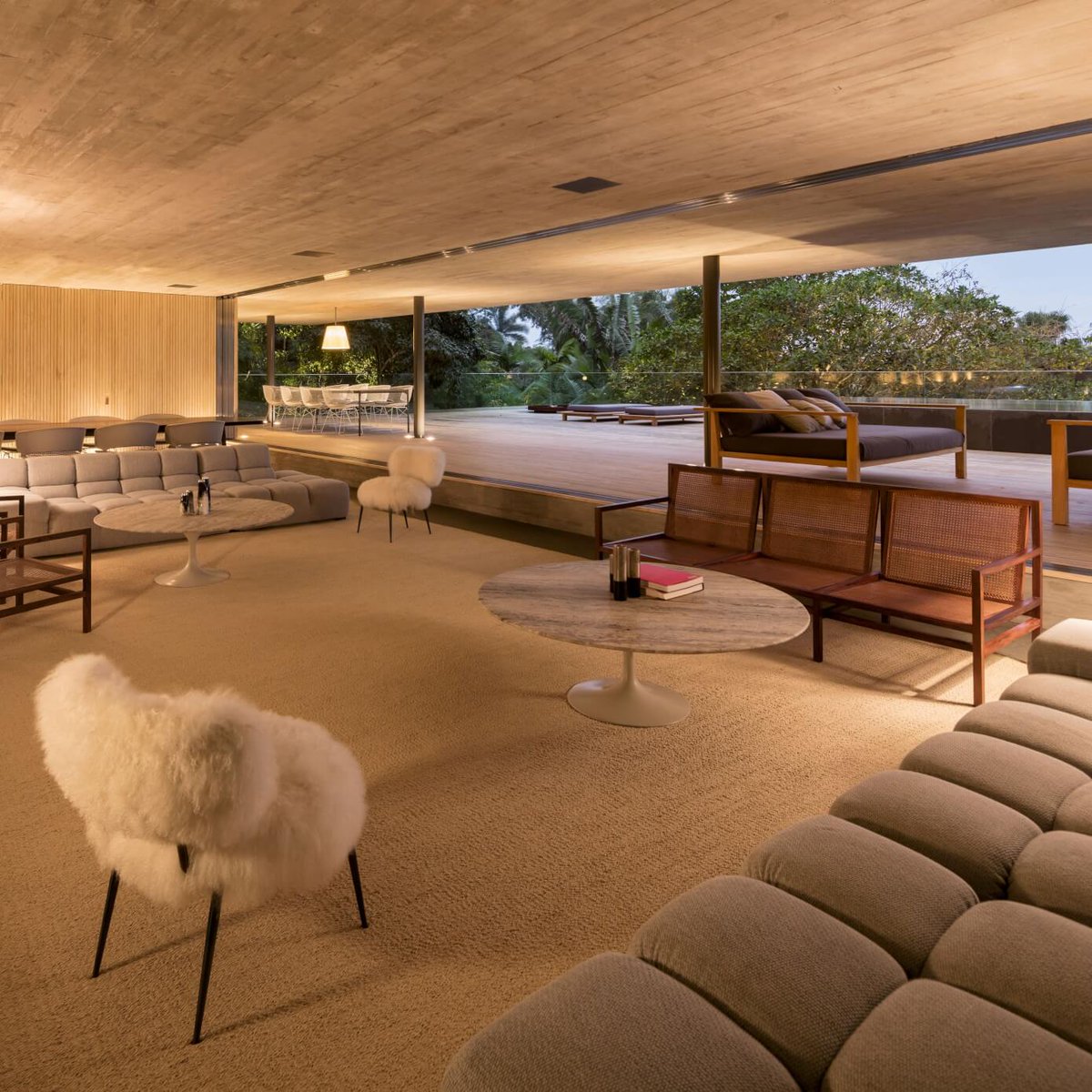 Jungle House by Studio Mk27

homeadore.com/2016/12/07/jun… 

#home #interiordesign #architecture #decor