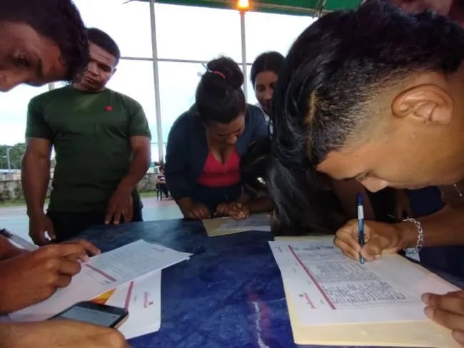 Realizan jornada de formación de autogobierno en las comunas de Santa Bárbara de Tapirín bit.ly/41AUGX3
#ConMaduroMásRevolución