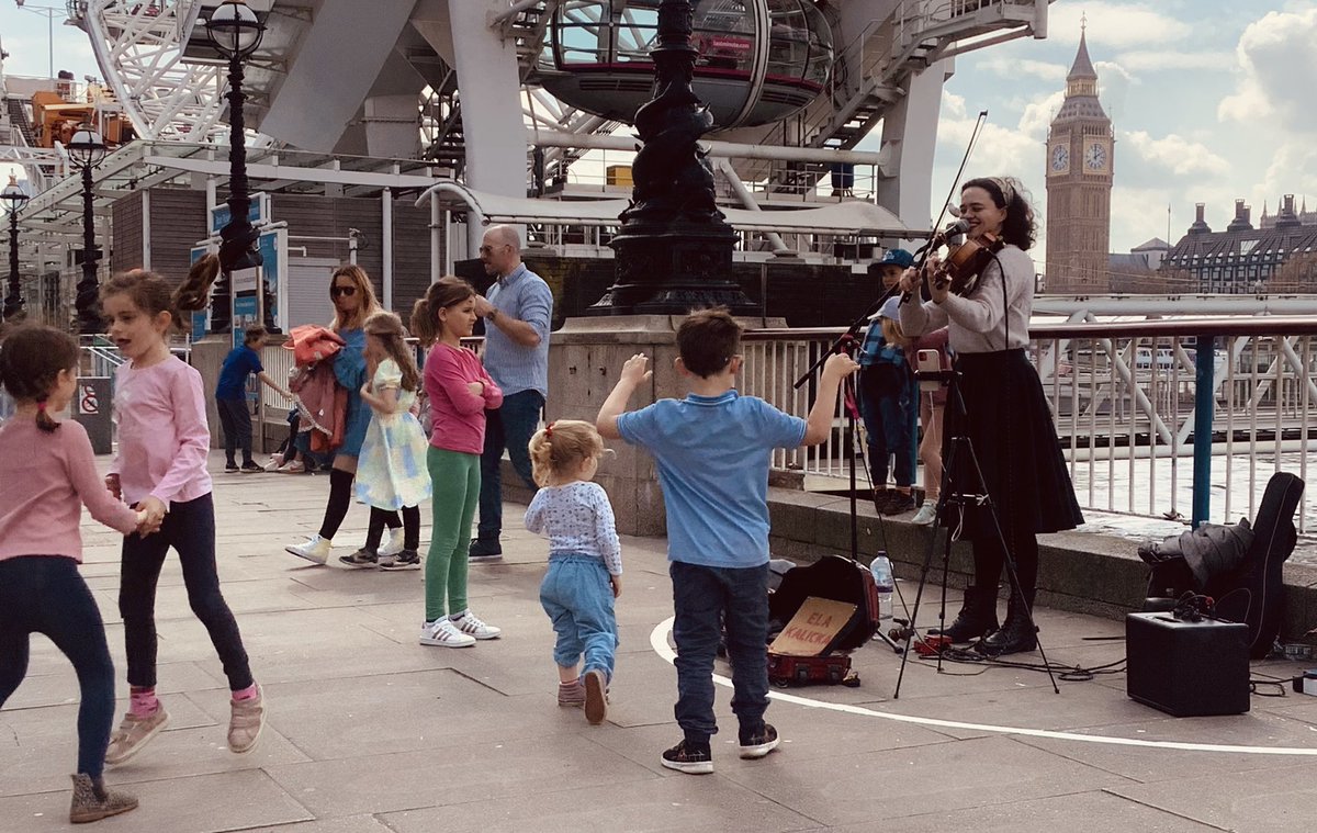 grahaml32933778's tweet photo. A wonderful hour of @ElaKalicka in the sunshine, playing to a captive young audience. These young children couldn’t get enough of her and made sure to remember Ela’s name. #ElaKalicka #singersongwriter #busking #Southbank https://t.co/U7URSWGbsV