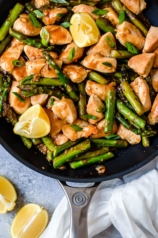 Chicken and Asparagus Lemon Stir Fry. #coupleworkout #fitfood #fitnesstyle bit.ly/2KyoSzz