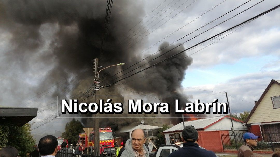 LabrinMora's tweet image. AHORA LAUTARO: Fuego en vivienda. Mont / Balmaceda. Bomberos y Carabineros operando