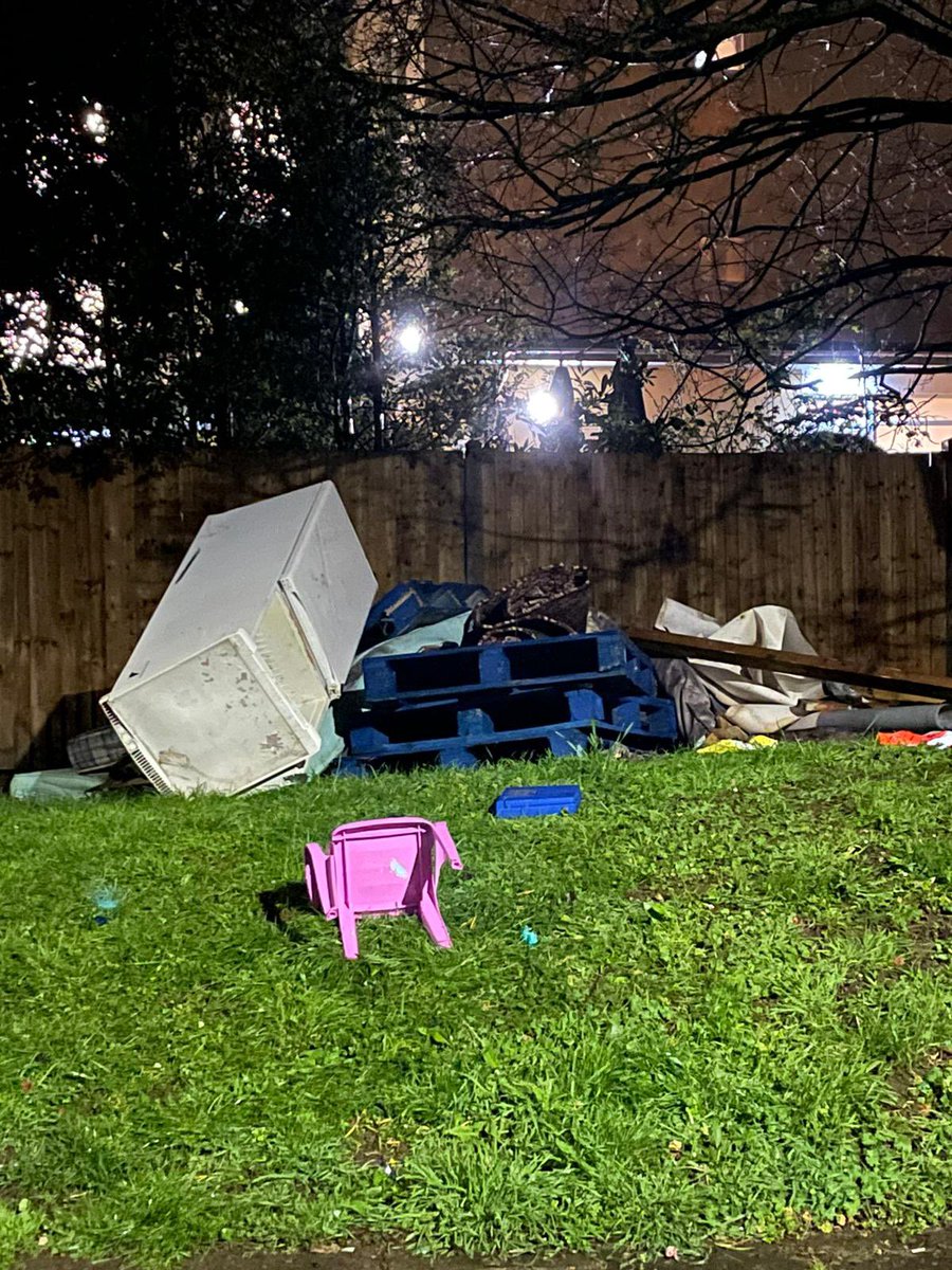 ActiveRevolutn's tweet photo. @BarnetCouncil #flytipping #burntoak can you please come and collect this is getting out of hand. East road HA8 https://t.co/TYIJLPkRMo