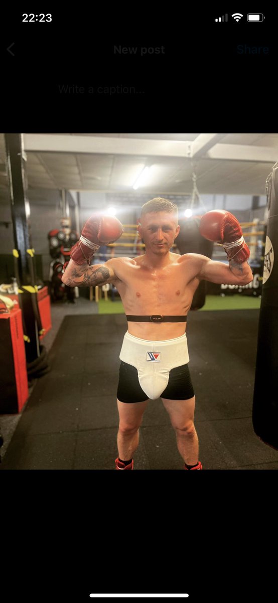 Working real hard towards the 12th of may, can feel a big performance coming 👀💪 

Tickets still available for anybody interested in coming to watch just get in contact! 🙌 

#Yorkhall #12thmay #Thepiranha #FeedingTime