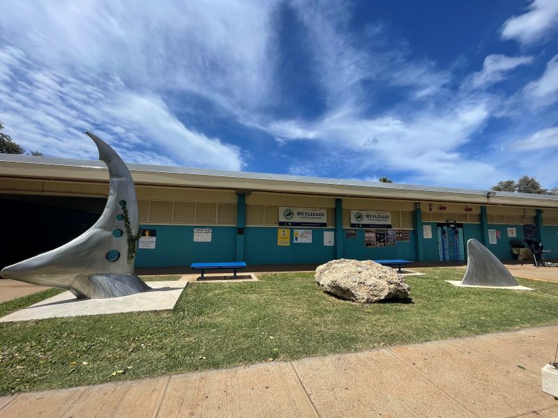 The Junior Seariders of Waiʻanae Intermediate School welcomed a new sculpture by Wayne Zebzda entitled 'Ride On'.
#HiSAM #HawaiiArt #HawaiiSFCA #ArtInPublicPlaces #ArtInPublicPlacesHawaii #Waianae #Seariders #SculptureArt #RideOn