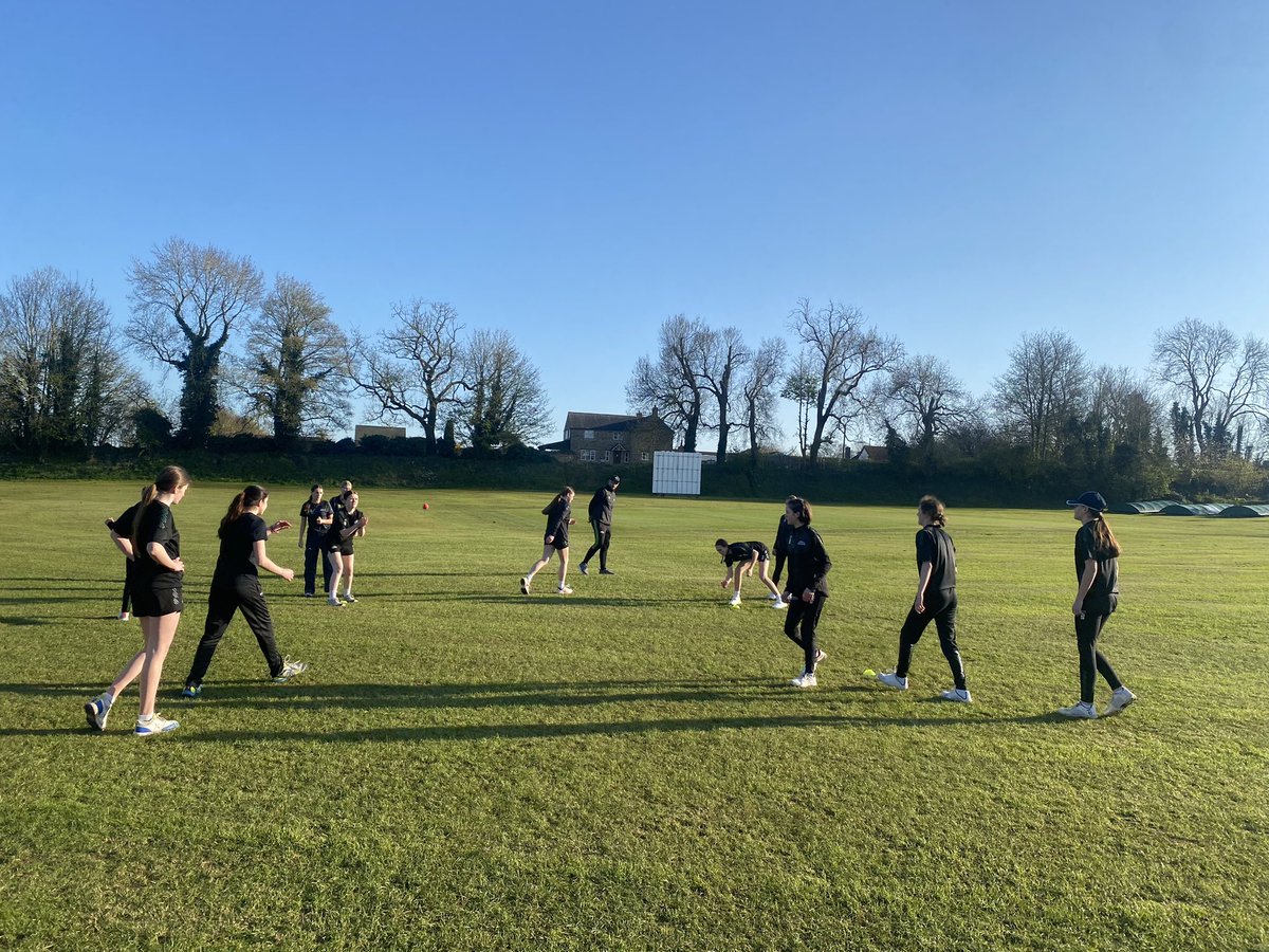 Outdoor training = Cricket season is near!
No real focus tonight, just allowing the @leicswomenccc U15 girls to get into the swing of things! Plenty of intent with bat and ball - fielding was very impressive in the colder conditions! 
#HerGameToo #LCCCGirls #thisgirlcan