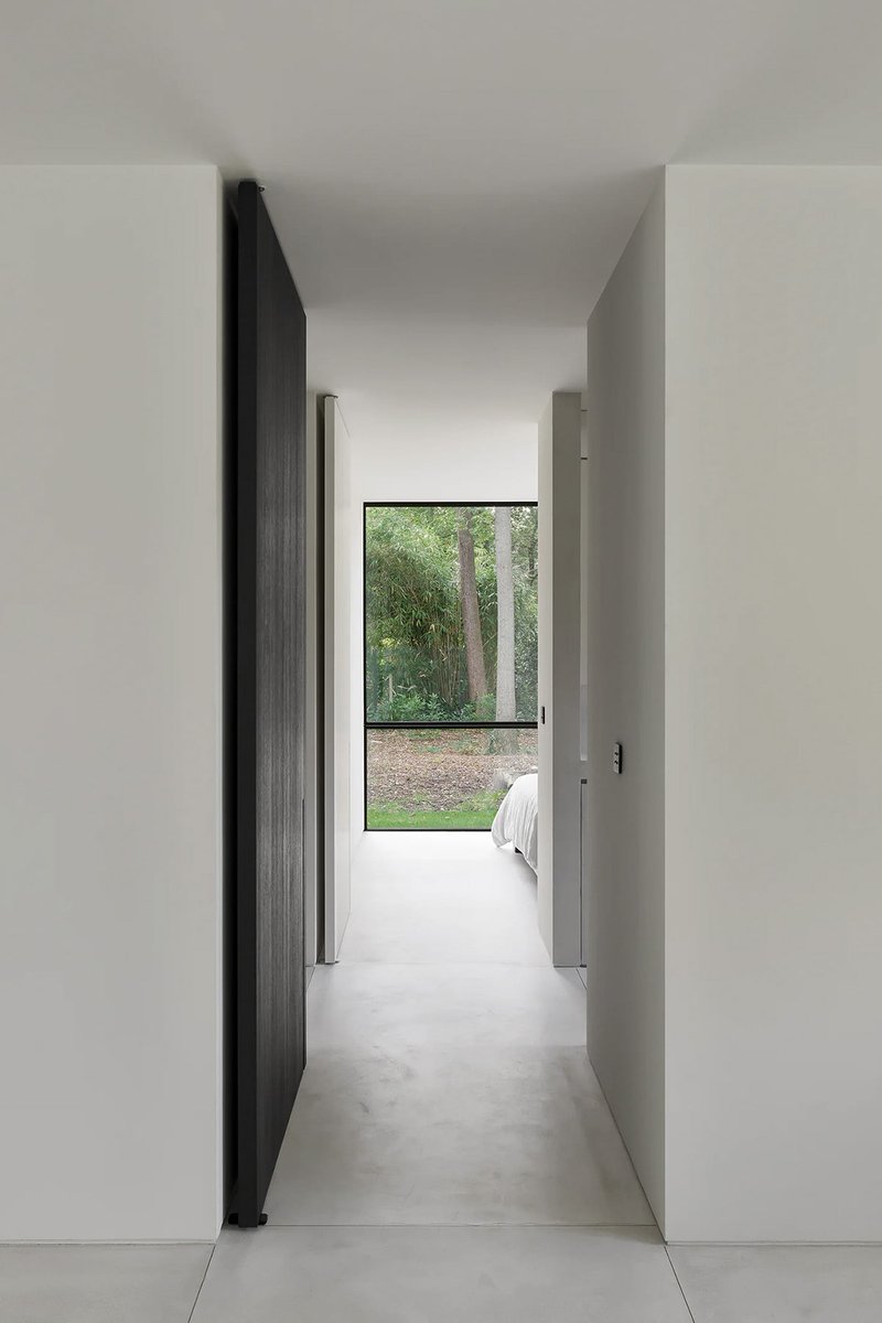 minimalissimo's tweet photo. VILLA BA

In contrast to the elegant, green nature that surrounds it, the complete house was designed in brutal, grey concrete.

read → https://t.co/wYHggRFCZG https://t.co/KQfaojjpNJ