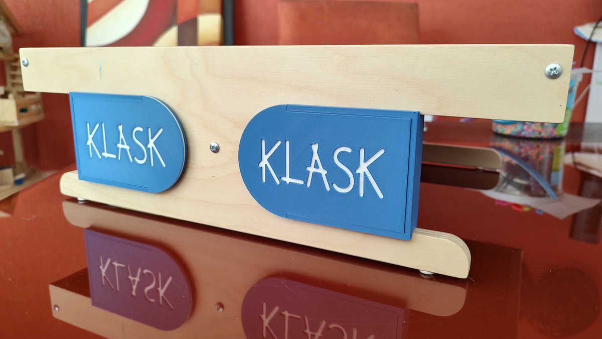 tjjos's tweet photo. I designed an Accessory Box for @KLASKgame It stores the strikers, biscuits, balls and coins and attaches to the board for easy access and transportation.
 
Download it for free at https://t.co/Lhx67pBy37 #klask #klaskgame #boardgames https://t.co/aQpPugxuSi