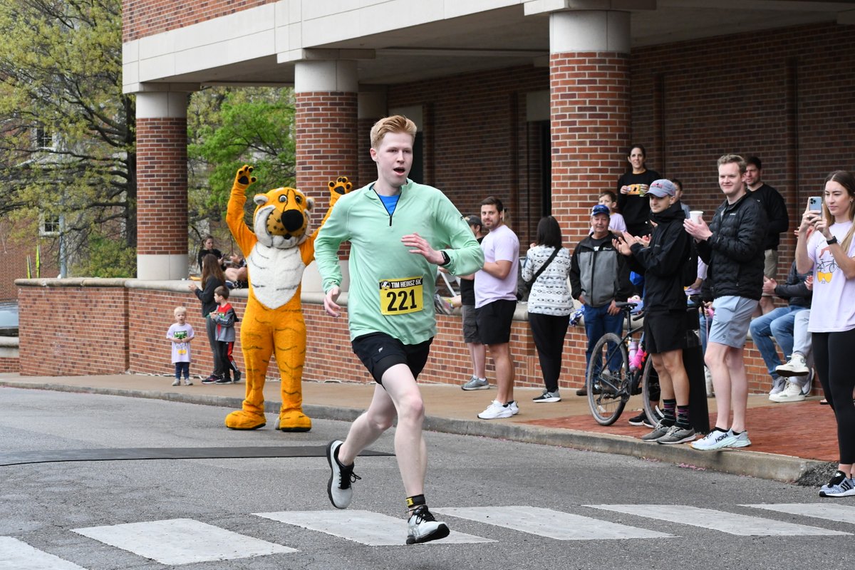 Despite a cold start, the 2023 Tim Heinsz Race raised a record amount for student scholarships! law.missouri.edu/news/2023-tim-…