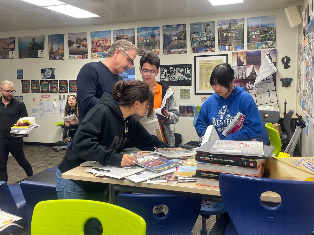 VitalLink_CA's tweet photo. It's National Volunteer Week! This week is an excellent opportunity to recognize the impact of volunteer service and the power of volunteers. We want to thank all of the mentors who have given their time to be a positive and helpful influence in students' lives. 🎉

#vitallink https://t.co/QYtRJQIjEd