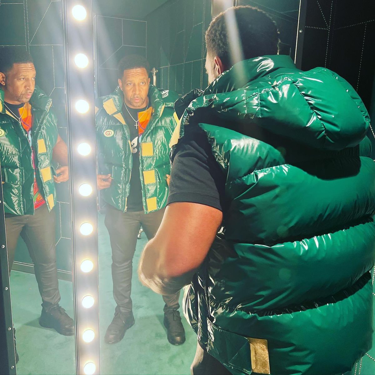 TheRealSelfTalk's tweet photo. Self Reflection is the gateway to growth! 

How do we identify areas for improvement if we cannot pinpoint our strengths and weaknesses.  #leadership #leadyourselffirst #selftalk #selfreflection #lookinthemirror https://t.co/LUW7GgUwOy
