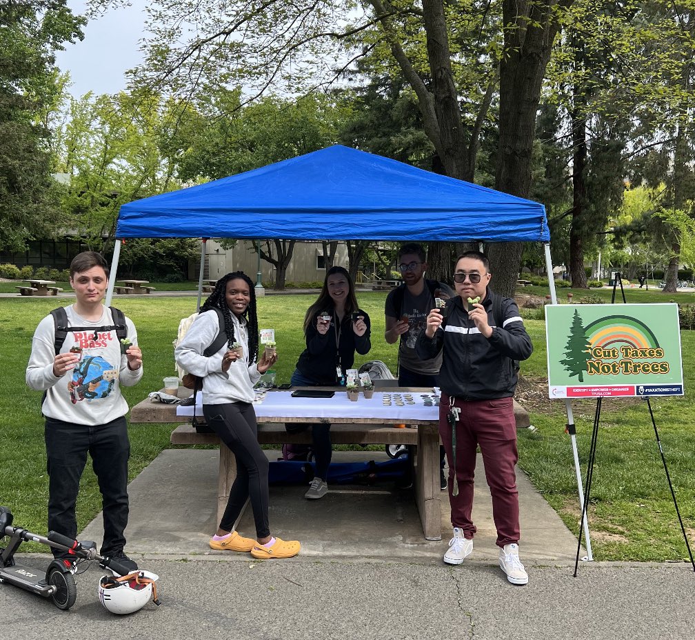 realamber_k96's tweet photo. My students and I at Sacramento State University had an amazing day planting succulents for students! We had a lot of engaging conversations with those who disagree with us but we can all agree that we need to #keepnaturefree 🌱🌵🇺🇸 #biggovsuccs #biggovsucks @tpusastudents @TPUSA https://t.co/VdR1AQ183M