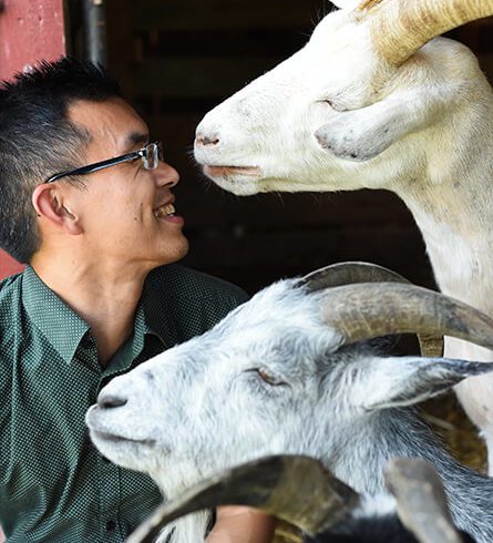 He co-founded a grassroots organization that focused on open rescues & has repeatedly risked his freedom for what’s right 💙 

Hear @waynehhsiung’s inspiring story on this week’s #PETAPodcast 🎧 peta.vg/3mxl
