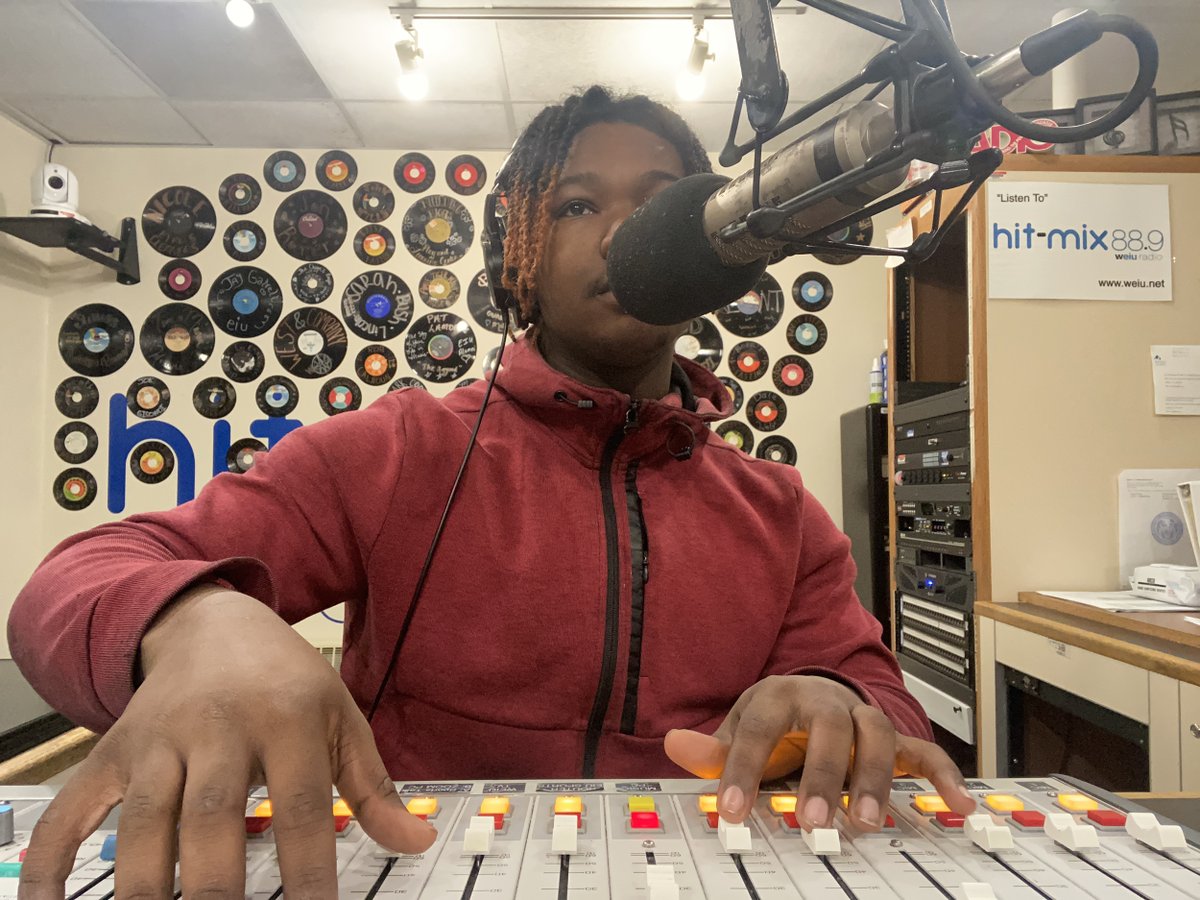 J_rod414_'s tweet photo. you know who it is...It's the best in the biz you're in the mix with your main man DJ J-Rod playing your music on your favorite station Hit-mix88.9 WEIU!!! #CMN3980 #PantherPR https://t.co/wue5FYn1xF