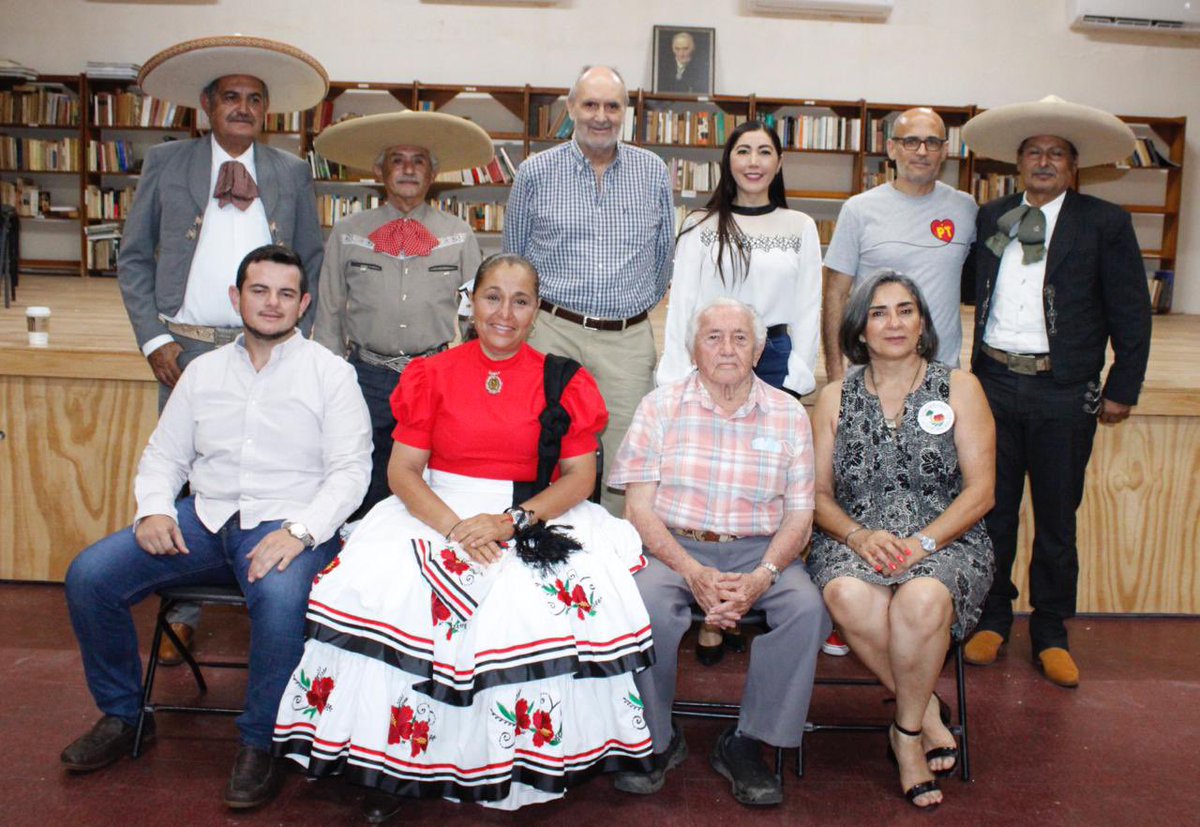 CandyAyuso's tweet photo. Entre los presentes estuvieron Arturo Rentería, Presidente de la Asociación de Charros de Quintana Roo, Jessica Finkental, representante de Forjadores de Quintana Roo A.C., Wilbert Aguilar, Javier Aguilar, Sergio Sánchez Moreno, David Sánchez, Gabriela Vázquez y Javier Pesqueira. https://t.co/eOGfdcWoFe